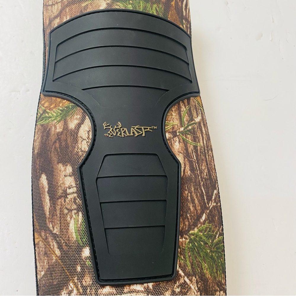 ForEverLast Snake Guard Shields In Realtree Camo Pattern - Picture 3 of 4